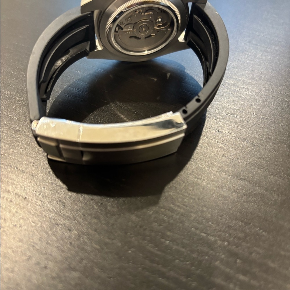 Seiko Black and Silver Men's Watch - Picture 7 of 8